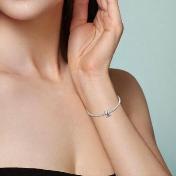 Cute 925 Sterling Silver Cat Hug Heart Charm - Picture 4 of 5